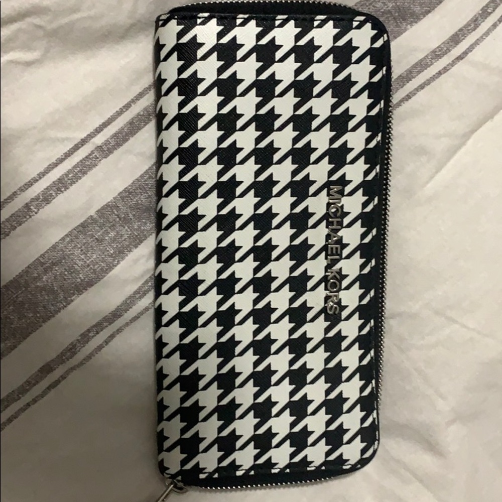 Michael Kors houndstooth wallet